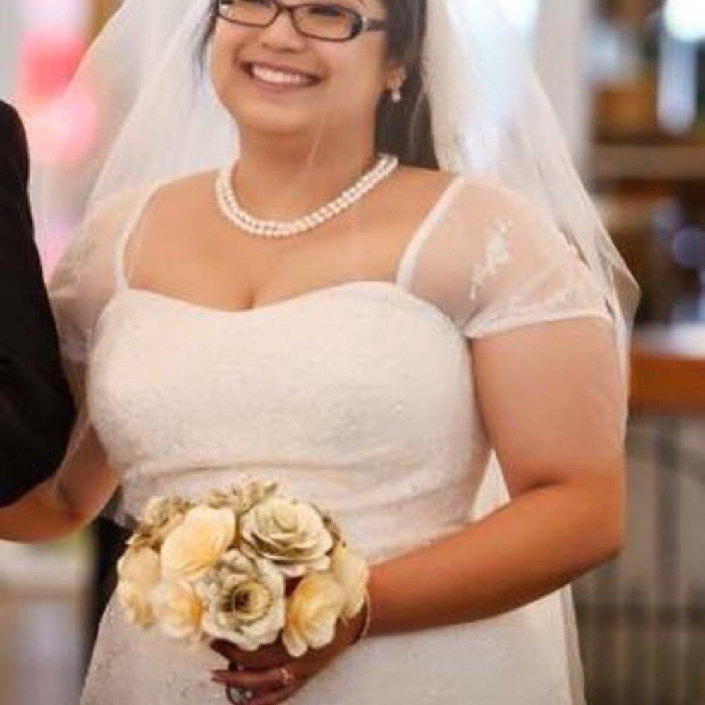16W Ivory Wedding Gown - Picture 7 of 8